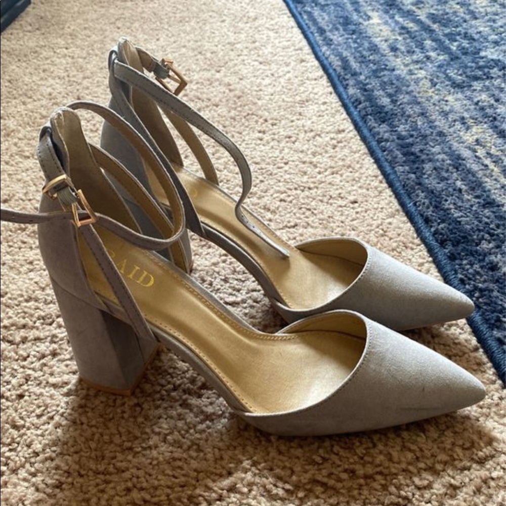Size 8 women’s block heel with strap